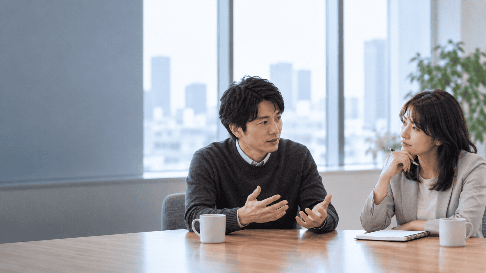 面談で話を聴いている二人